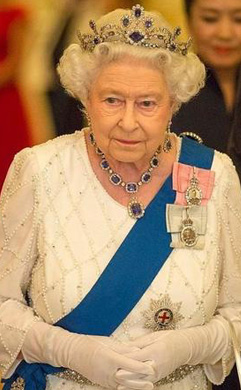 英女王到底有多少库存王冠藏品